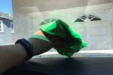 How to Clean the Inside of your Windshield
