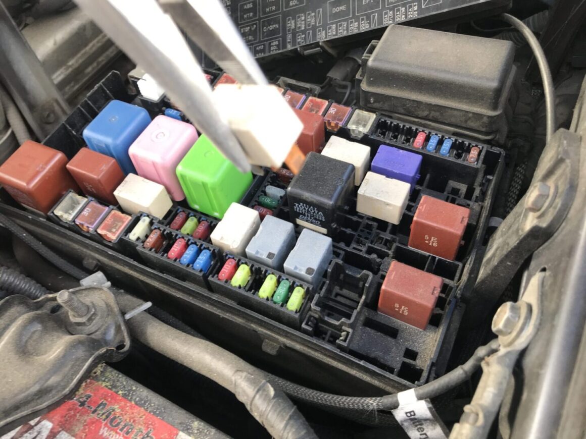 4runner 4th ac light flashing - relay replacement