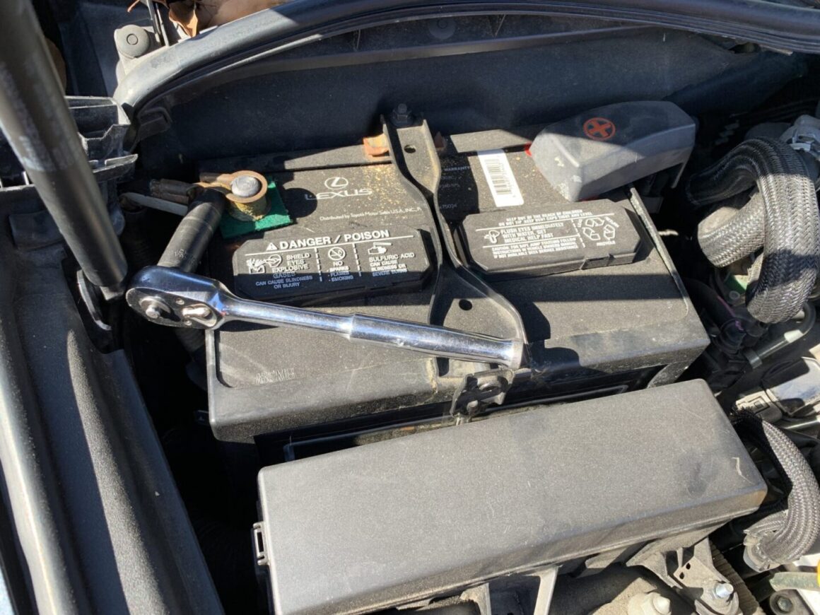 lexus is350 disconnecting negative terminal of battery