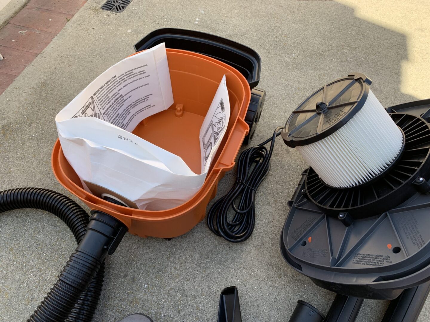 RIDGID's 4-gallon wet/dry shop vac comes with a car cleaning kit