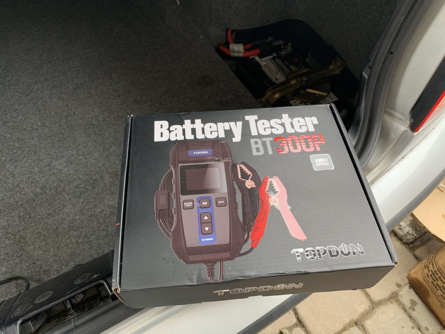thumbnail image 2 of TOPDON BT300P 12V/24V Digital Battery Tester With Built-in Printer For Cars & Trucks 2 of 5