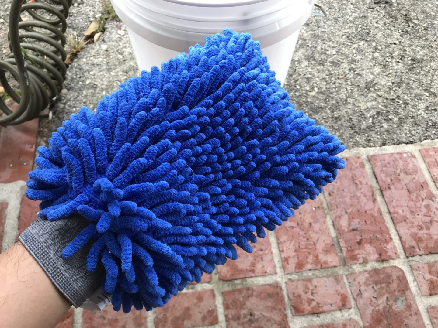 Relentless Drive Wash Mitt Review - The Track Ahead