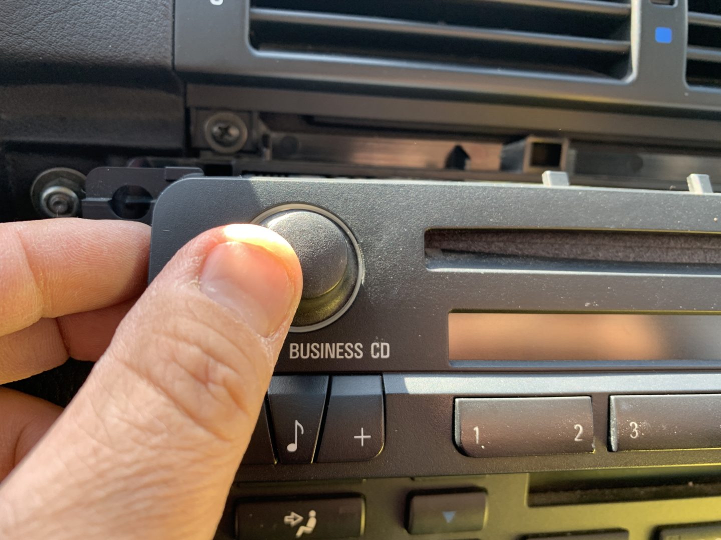 How to Fix a Broken Volume Knob: BMW E46 - The