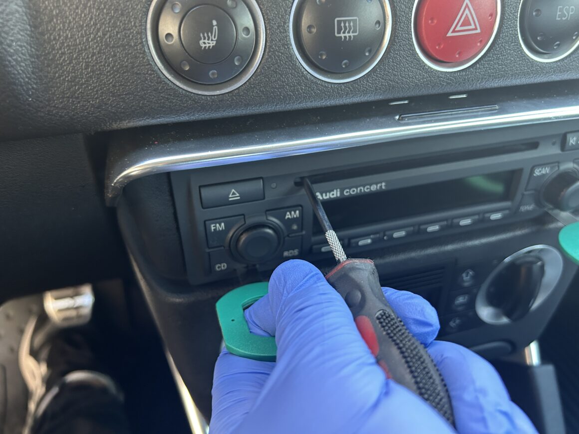 How to Remove the Radio: Audi TT MK1 (2000-2006)