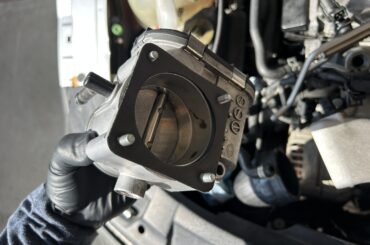 Throttle Body Cleaning and Gasket Install: Audi TT MK1 (2000-2006)